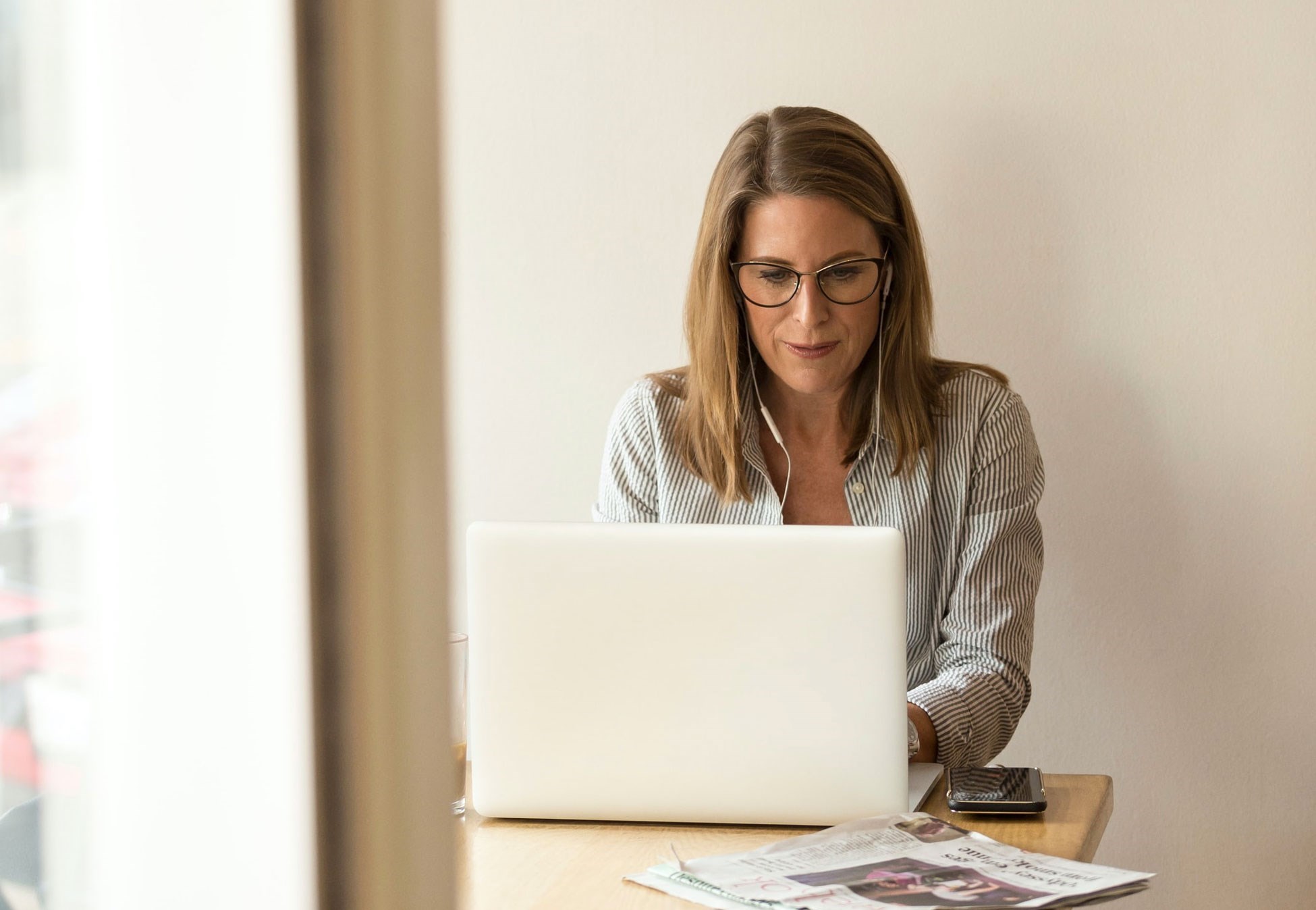 Vrouw laptop.