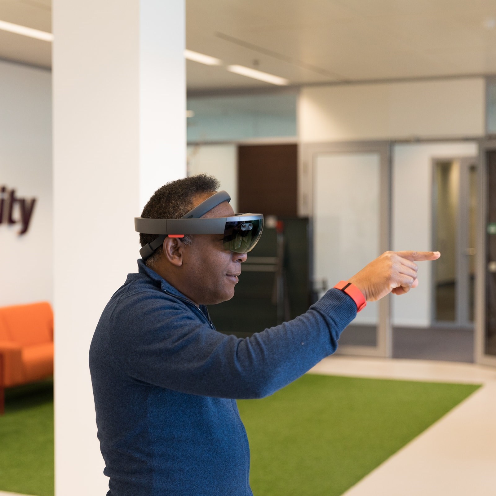 image of hololens at Iquality.