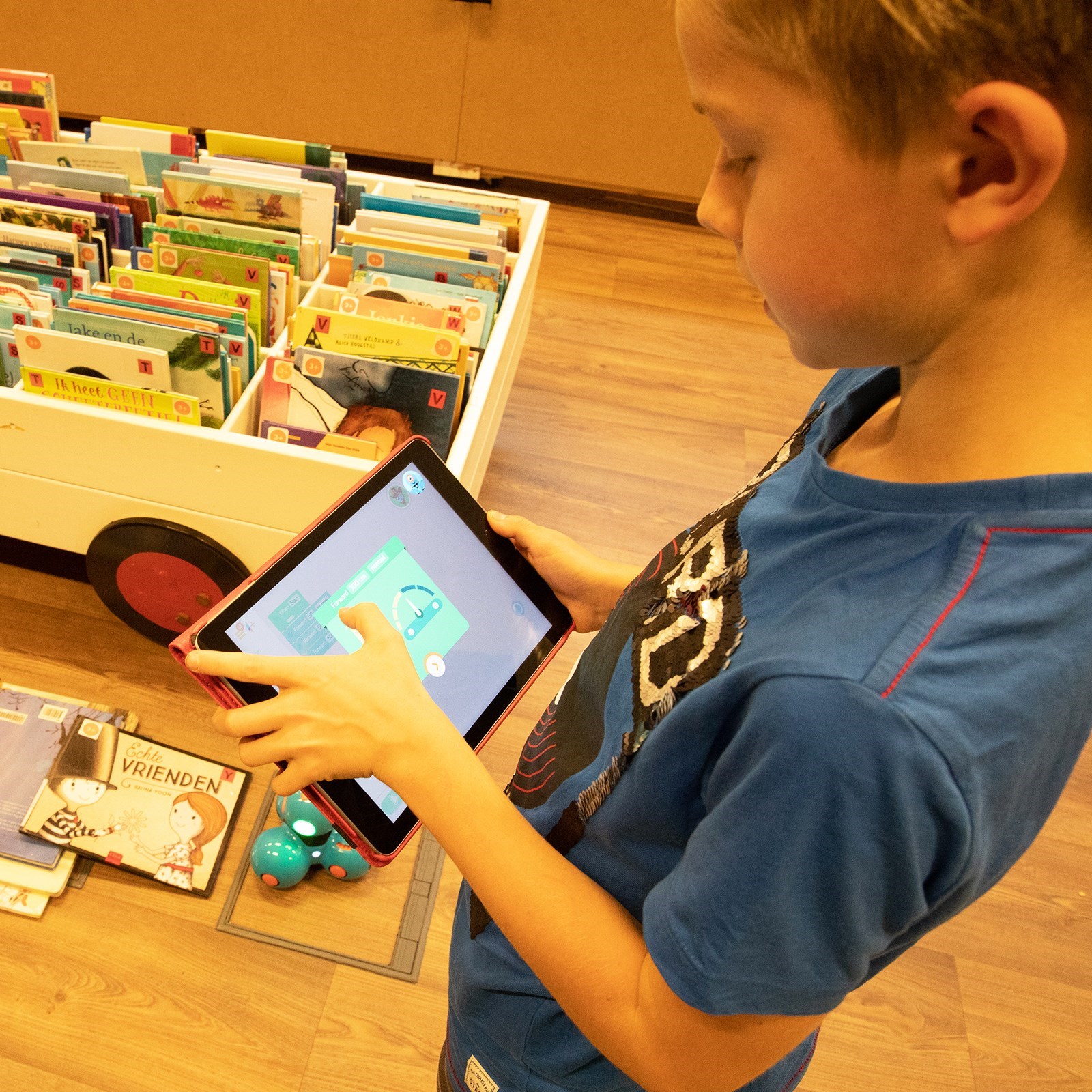 Dash robot programmeren met een tablet.